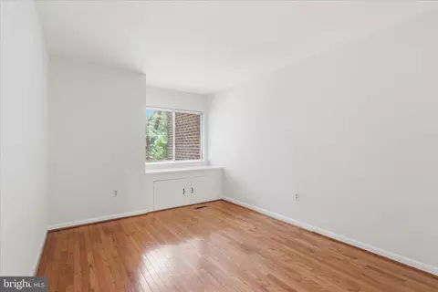 Bedroom - 2043 Wethersfield Ct, Reston, VA 20191 photo 4 of 6
