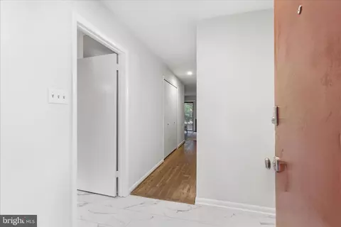 Entry Way - 2043 Wethersfield Ct, Reston, VA 20191 photo 1 of 2