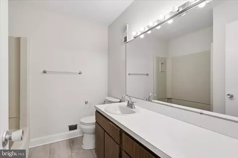 Bath - 2043 Wethersfield Ct, Reston, VA 20191 photo 4 of 5