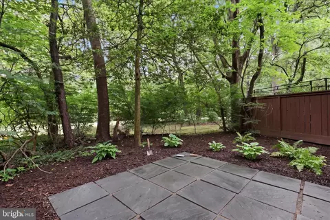 Exterior - 2043 Wethersfield Ct, Reston, VA 20191 photo 2 of 7