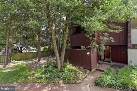 Exterior - 2043 Wethersfield Ct, Reston, VA 20191 photo 6 of 7