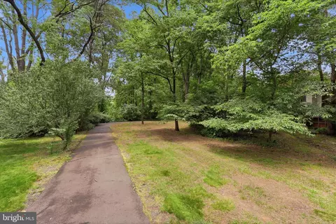 Exterior - 2043 Wethersfield Ct, Reston, VA 20191 photo 5 of 7