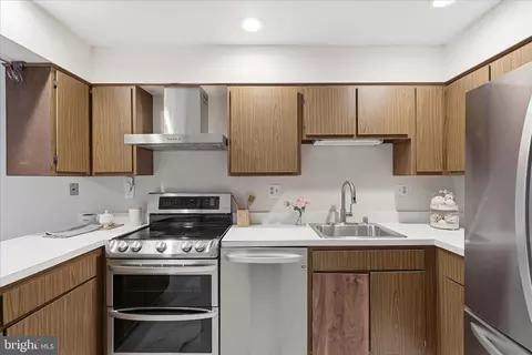 Kitchen - 2043 Wethersfield Ct, Reston, VA 20191 photo 2 of 3