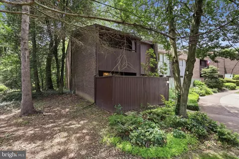 Exterior - 2043 Wethersfield Ct, Reston, VA 20191 photo 7 of 7