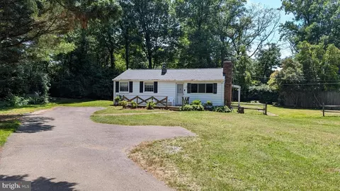 6497 Windham Ave, Alexandria, VA 22315