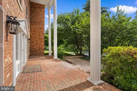 Exterior - 7721 Tremayne Pl #204, Mclean, VA 22102 photo 2 of 11