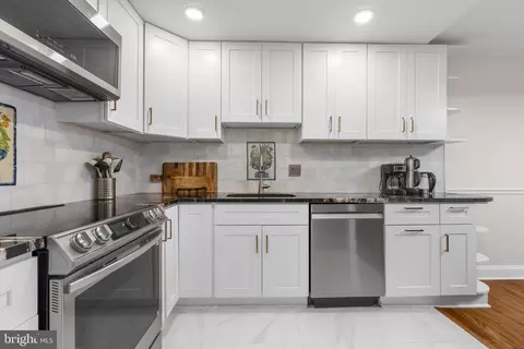 Kitchen - 7721 Tremayne Pl #204, Mclean, VA 22102 photo 2 of 3