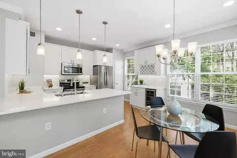 3021 Nicosh Cir #1301, Falls Church, VA 22042