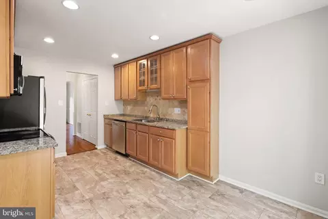 Kitchen - 7672 Southern Oak Dr, Springfield, VA 22153 photo 1 of 2