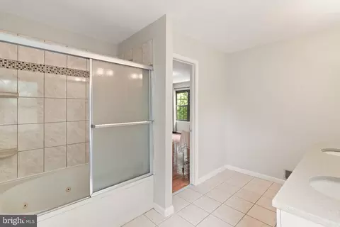 Bath - 7672 Southern Oak Dr, Springfield, VA 22153 photo 4 of 9