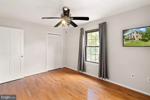 Bedroom - 7672 Southern Oak Dr, Springfield, VA 22153 photo 6 of 7
