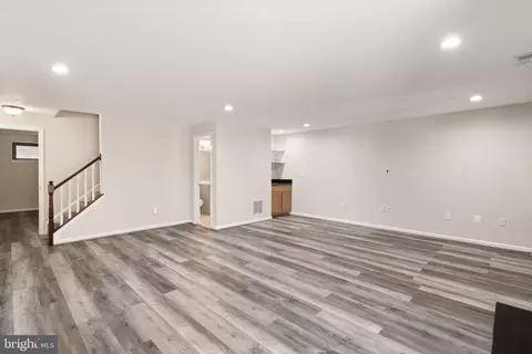 Living - 7672 Southern Oak Dr, Springfield, VA 22153 photo 8 of 8