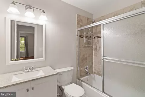 Bath - 7672 Southern Oak Dr, Springfield, VA 22153 photo 6 of 9