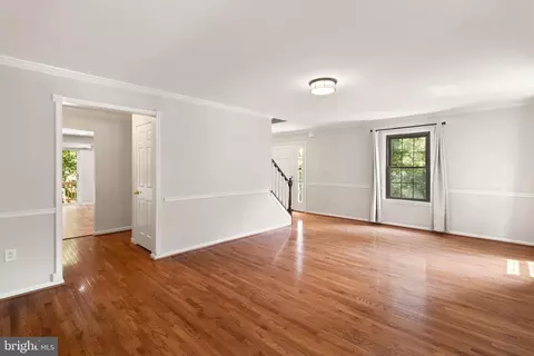 Living - 7672 Southern Oak Dr, Springfield, VA 22153 photo 3 of 8