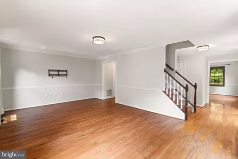 Living - 7672 Southern Oak Dr, Springfield, VA 22153 photo 2 of 8