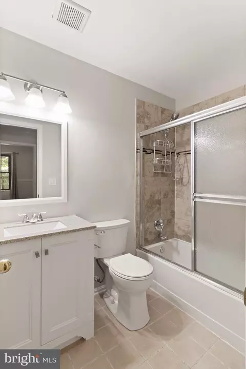 Bath - 7672 Southern Oak Dr, Springfield, VA 22153 photo 7 of 9