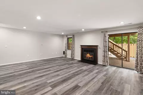 Living - 7672 Southern Oak Dr, Springfield, VA 22153 photo 5 of 8