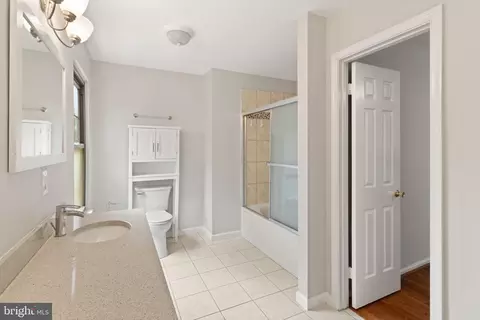 Bath - 7672 Southern Oak Dr, Springfield, VA 22153 photo 3 of 9