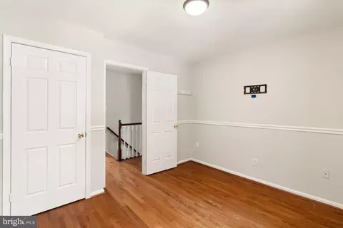 Entry Way - 7672 Southern Oak Dr, Springfield, VA 22153 photo 3 of 4
