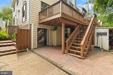 Exterior - 7672 Southern Oak Dr, Springfield, VA 22153 photo 7 of 9