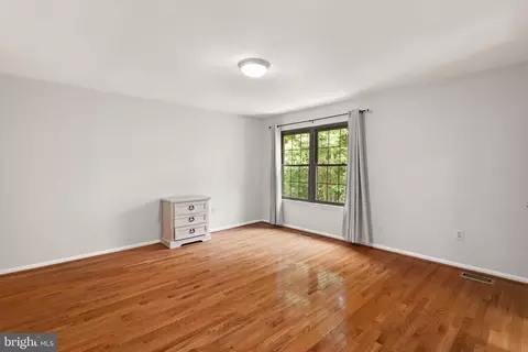 Bedroom - 7672 Southern Oak Dr, Springfield, VA 22153 photo 1 of 7