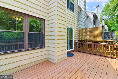 Exterior - 7672 Southern Oak Dr, Springfield, VA 22153 photo 4 of 9
