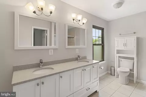 Bath - 7672 Southern Oak Dr, Springfield, VA 22153 photo 2 of 9
