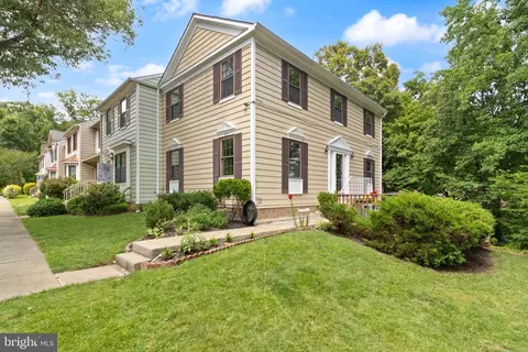 7672 Southern Oak Dr, Springfield, VA 22153