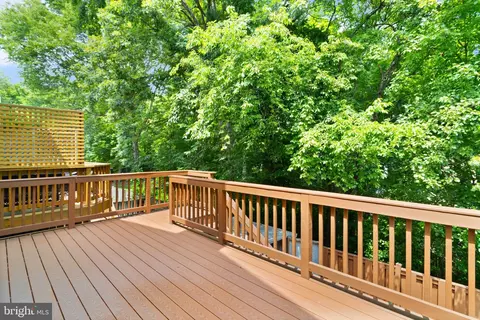 Exterior - 7672 Southern Oak Dr, Springfield, VA 22153 photo 5 of 9
