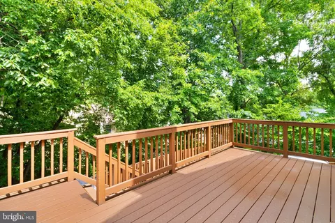 Exterior - 7672 Southern Oak Dr, Springfield, VA 22153 photo 3 of 9