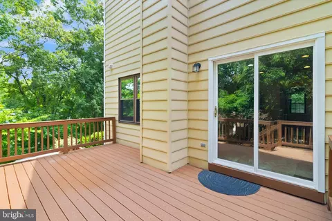 Exterior - 7672 Southern Oak Dr, Springfield, VA 22153 photo 2 of 9