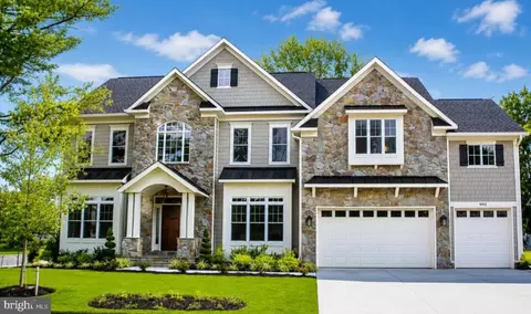 9311 Talisman Dr, Vienna, VA 22182