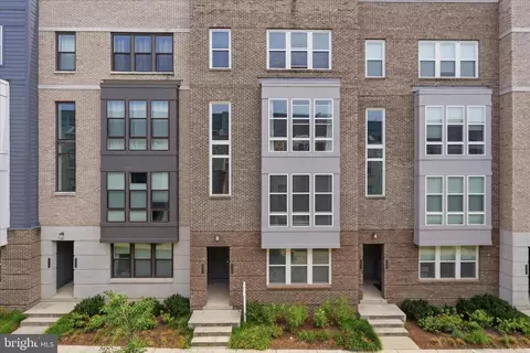 13329 Launders St #137, Herndon, VA 20171
