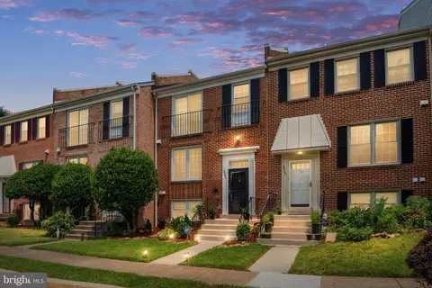 2504 Windbreak Dr, Alexandria, VA 22306