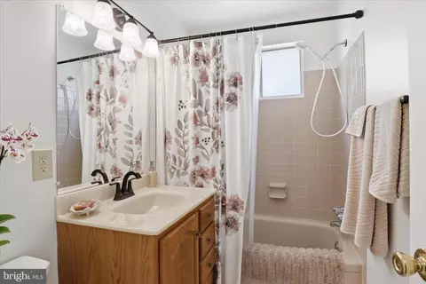 Bath - 8143 Edmonton Ct, Springfield, VA 22152 photo 1 of 2