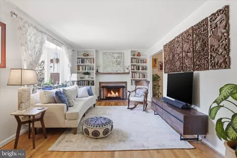 Living - 8143 Edmonton Ct, Springfield, VA 22152 photo 1 of 1