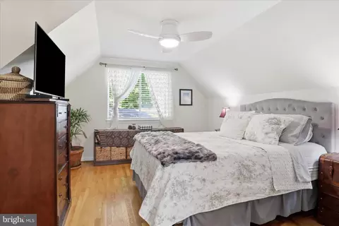 Bedroom - 8143 Edmonton Ct, Springfield, VA 22152 photo 2 of 3