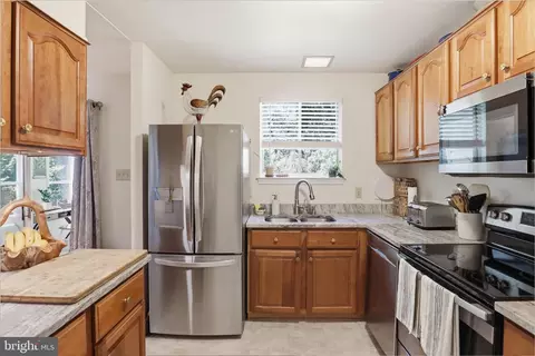 Kitchen - 8143 Edmonton Ct, Springfield, VA 22152 photo 3 of 4
