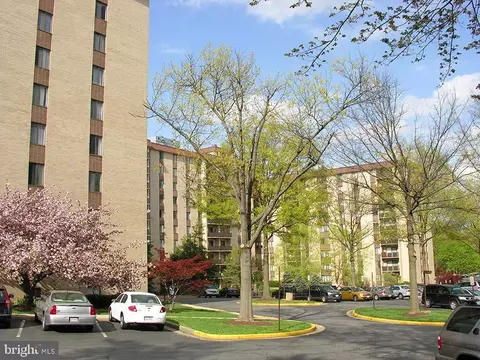 3100 S Manchester St #531, Falls Church, VA 22044