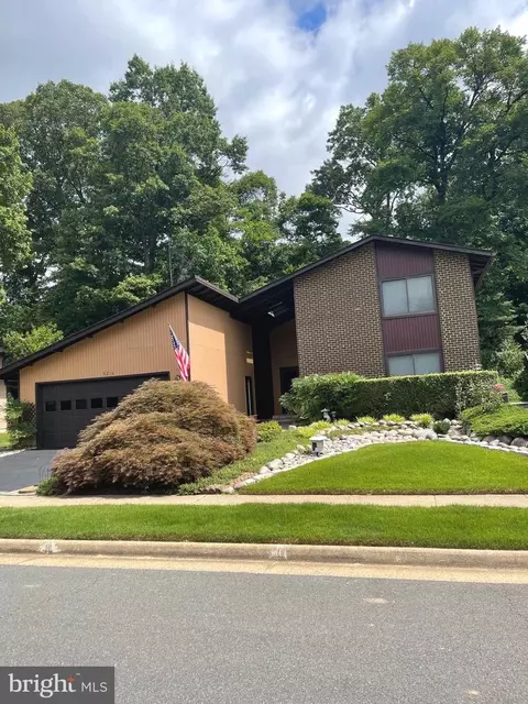 5216 Bradfield Dr, Burke, VA 22015