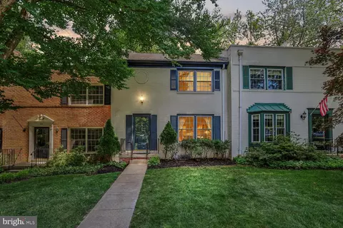 1851 Wainwright Dr, Reston, VA 20190
