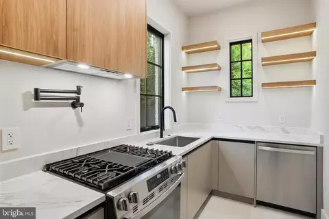 Kitchen - 1303 Elsinore Ave, Mclean, VA 22102 photo 5 of 7