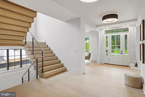 Entry Way - 1303 Elsinore Ave, Mclean, VA 22102 photo 6 of 11