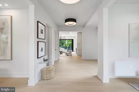 Entry Way - 1303 Elsinore Ave, Mclean, VA 22102 photo 5 of 11
