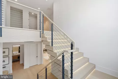 Entry Way - 1303 Elsinore Ave, Mclean, VA 22102 photo 7 of 11