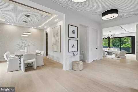 Entry Way - 1303 Elsinore Ave, Mclean, VA 22102 photo 3 of 11
