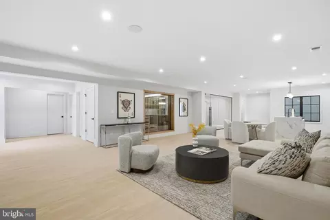 Living - 1303 Elsinore Ave, Mclean, VA 22102 photo 6 of 6