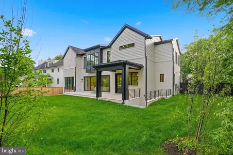 Exterior - 1303 Elsinore Ave, Mclean, VA 22102 photo 5 of 5