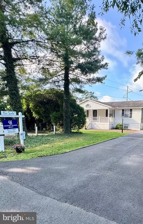 7601 Rudyard St, Falls Church, VA 22043