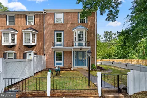 7927 Central Park Cir, Alexandria, VA 22309
